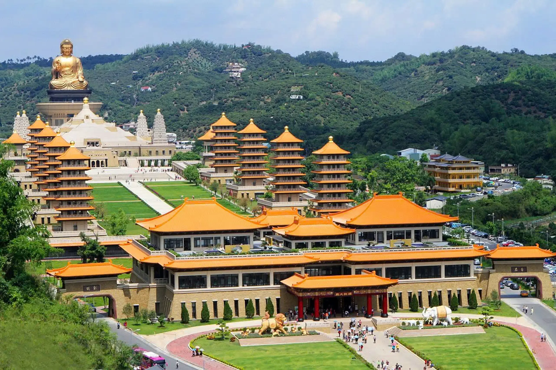 Ngày 1 · TP. HỒ CHÍ MINH - CAO HÙNG