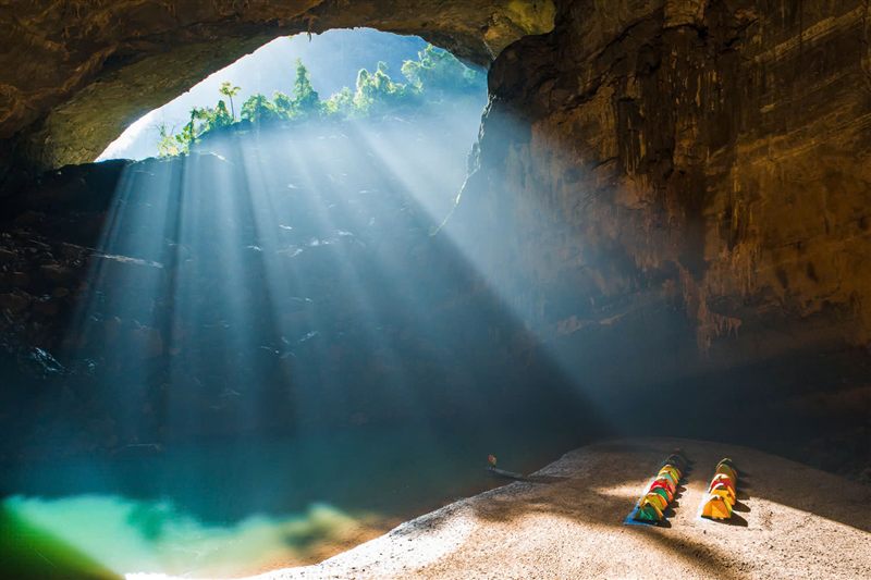 Sông Nhật Lệ Đồng Hới lúc sáng sớm
